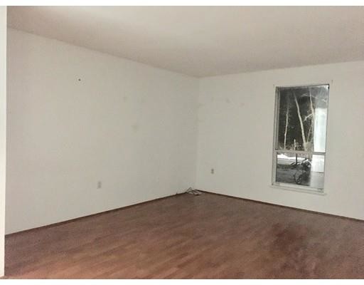 Building Photo - 8 Shadowbrook Ln