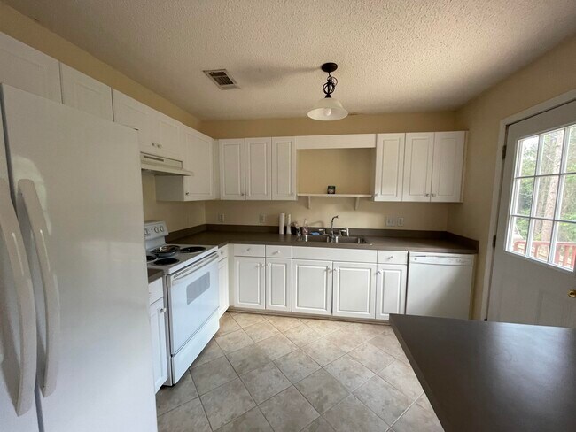 Building Photo - 1228 Ego Dr