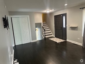Building Photo - 205 Grovenor Dr