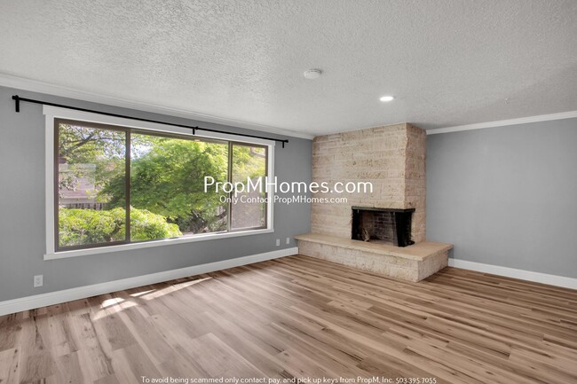 Foto del edificio - Beautifully Updated Four Bedroom Home in W...