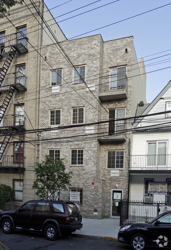 Building Photo - 4229 Carpenter Ave