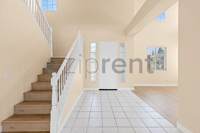 Building Photo - Unit