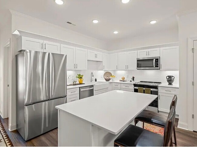 Foto del edificio - 311 Rockspring Rd