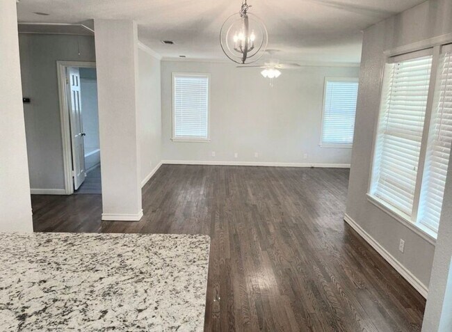 Foto del edificio - 5617 Birchman Ave