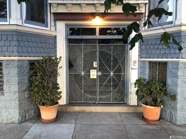 Building Photo - 372 Dolores St