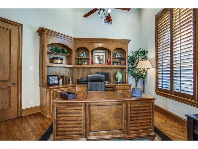 Building Photo - 1230 Brenham Dr