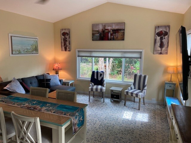 Área de cocina/sala de estar - 2350 Florinda St