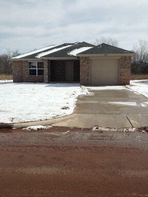 Primary Photo - 714 Geronimo Ln