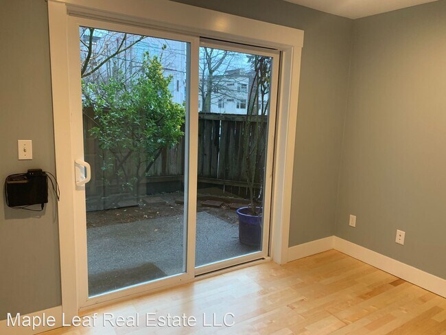 Building Photo - 3 br, 1.5 bath House - 209B 26th Ave S