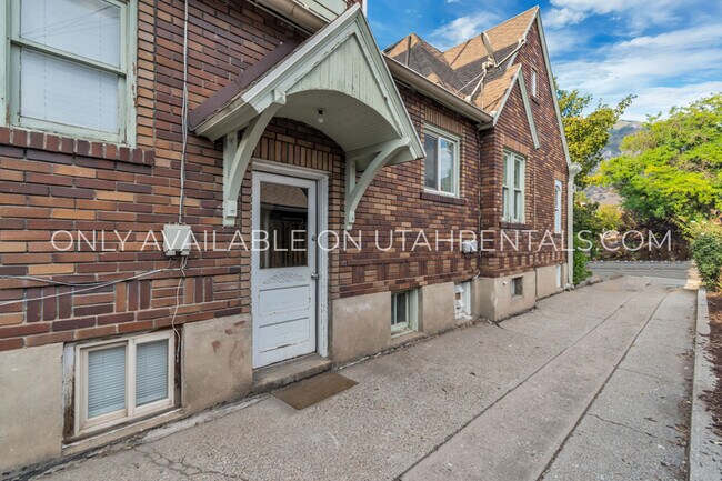 Building Photo - 130 400 E
