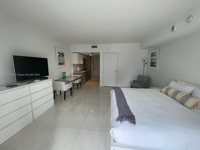 Foto del edificio - 1300 Brickell Bay Dr