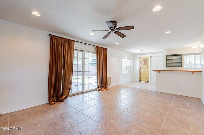 Foto del edificio - 4022 E Devonshire Ave