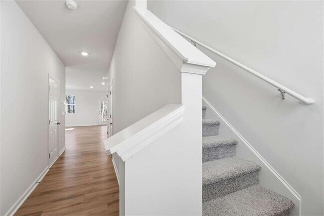 Foto del edificio - 5971 Skylar Dr