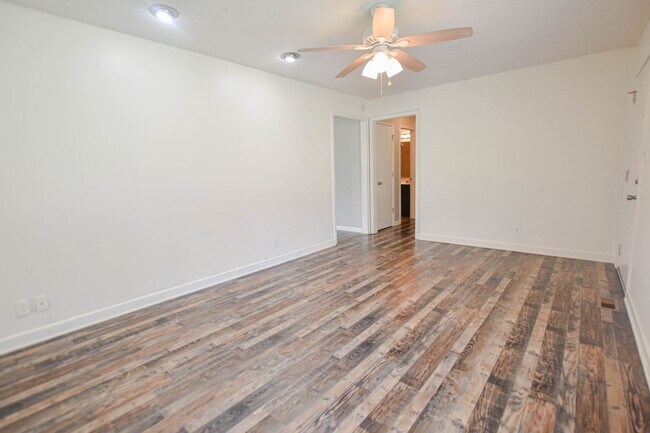 Foto del edificio - Updated Three Bedroom!