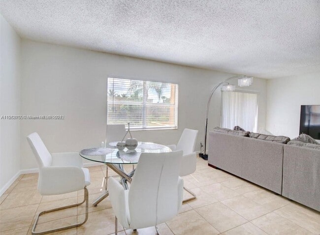 Building Photo - 18101 Northwest 68th Avenue Apt #B206, Hia...