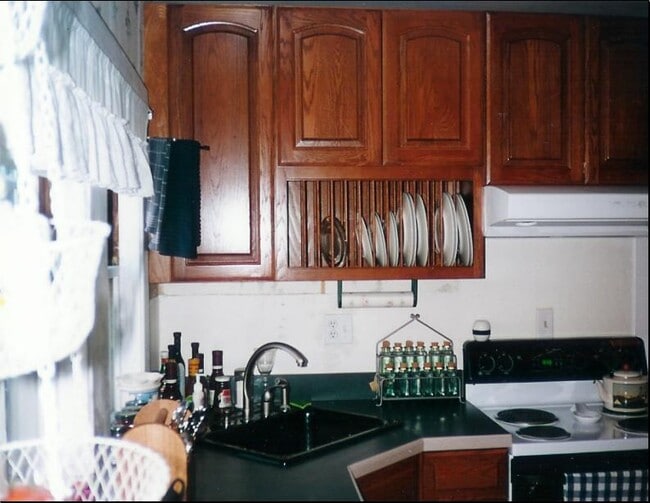 Kitchen - 4 Sayward St