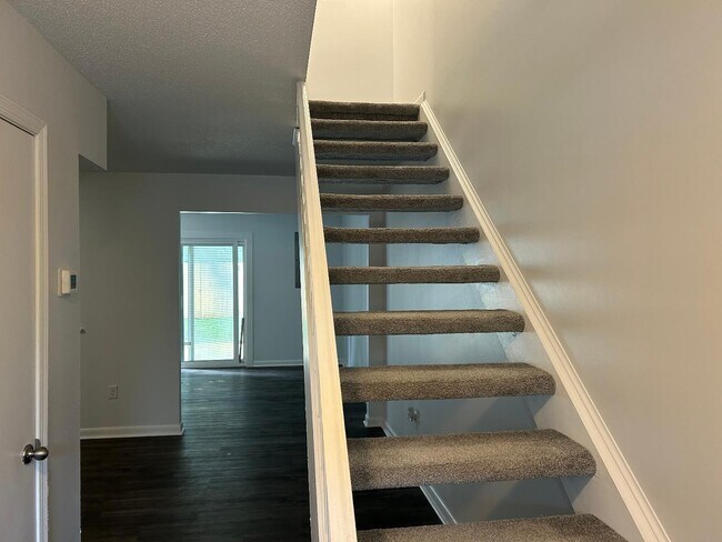 Foto del edificio - 407 Longleaf Rd