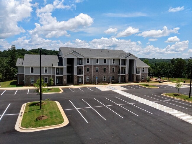 Building Photo - Peaks of Dahlonega