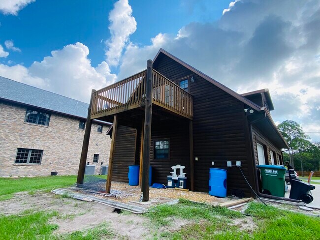 Building Photo - 6460 Sapling Ave