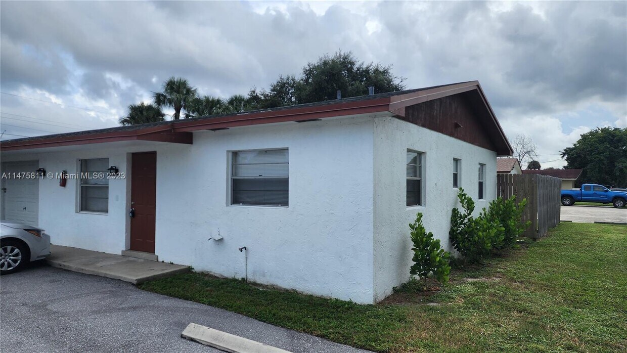 Building Photo - 8690 Sunset Dr
