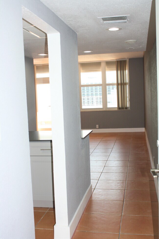 Foto del edificio - 4747 Collins Ave