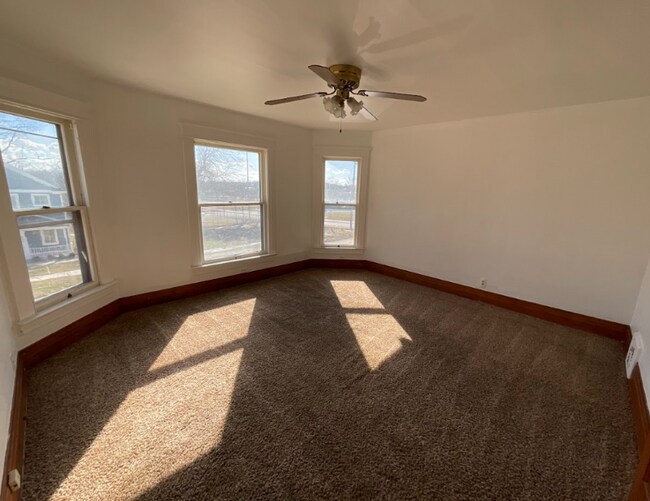 Foto del edificio - 428 W 2nd Ave