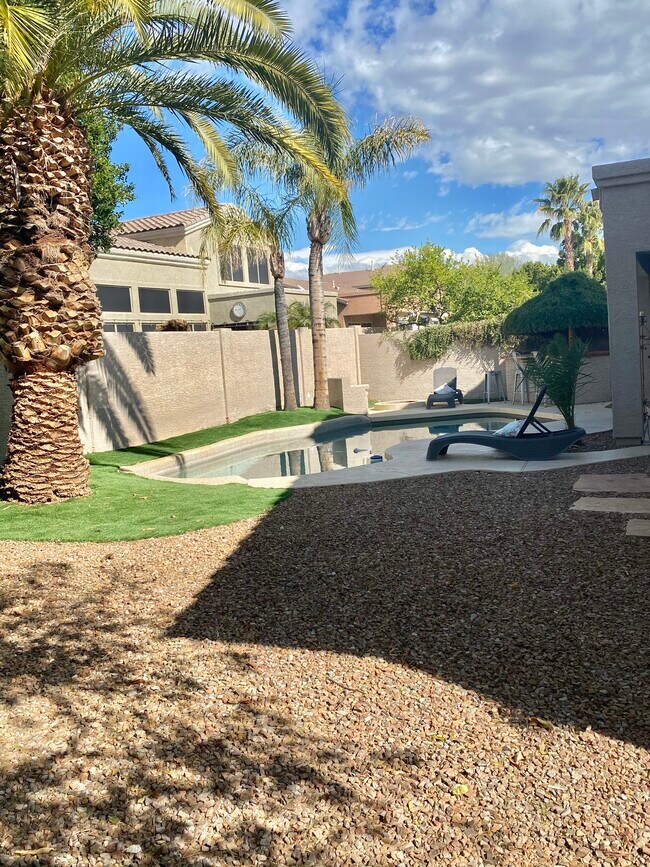 Foto del edificio - 6804 W Lone Cactus Dr