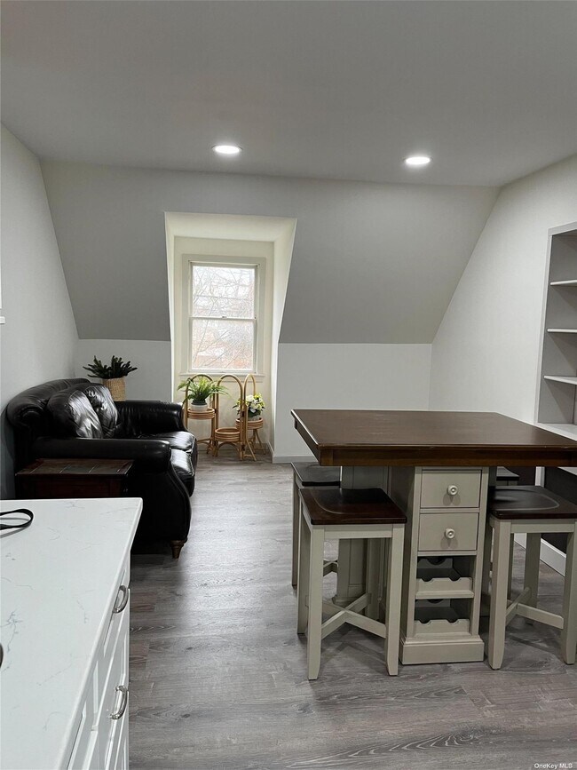 Foto del edificio - 256 N Wellwood Ave