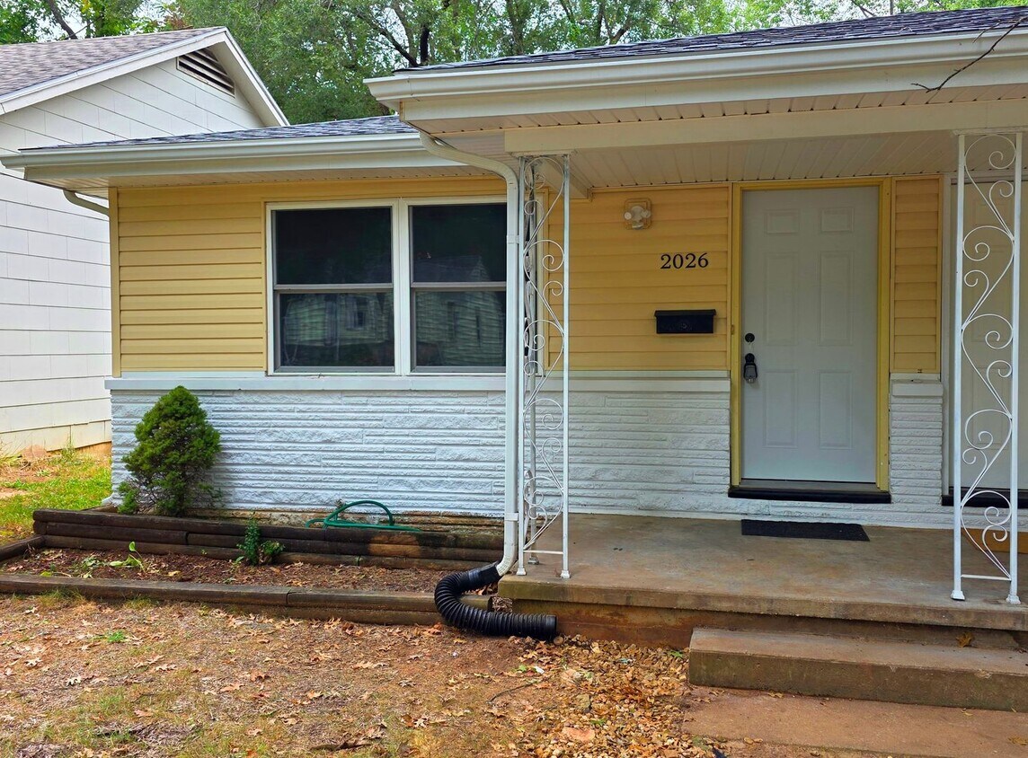 Primary Photo - 2026-2028 S Fairway Ave