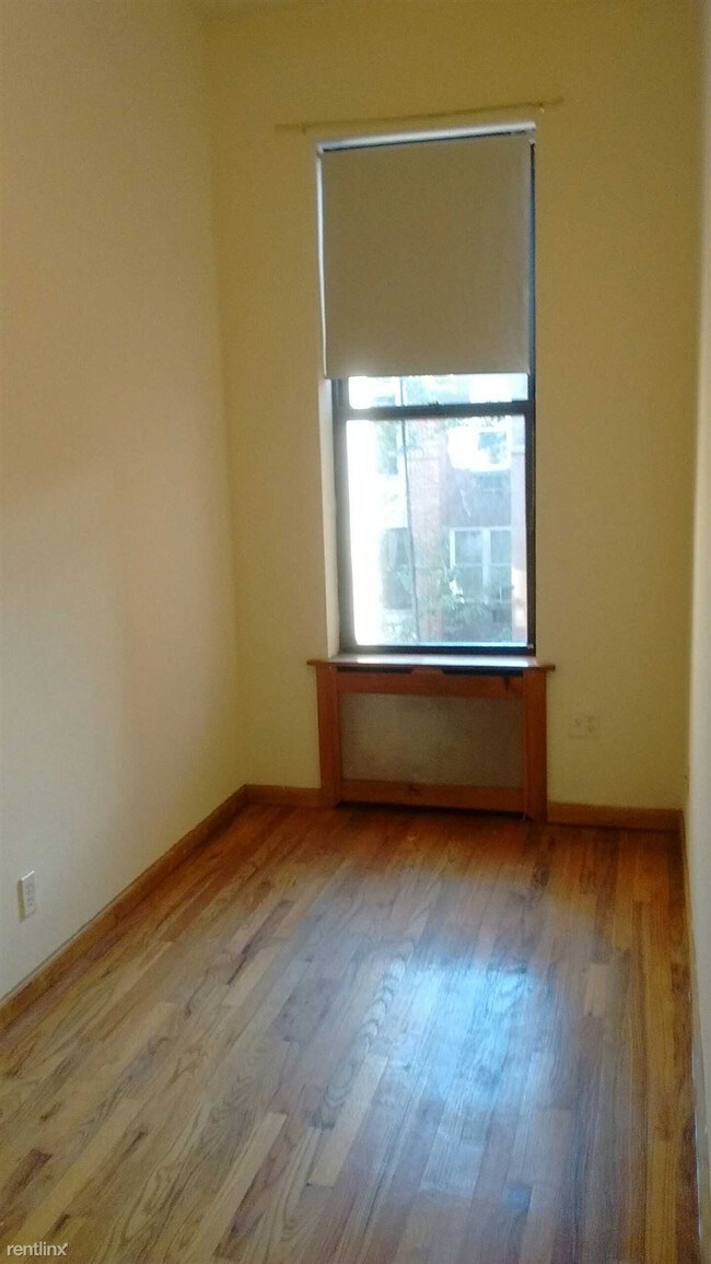Building Photo - 44 W 90th St