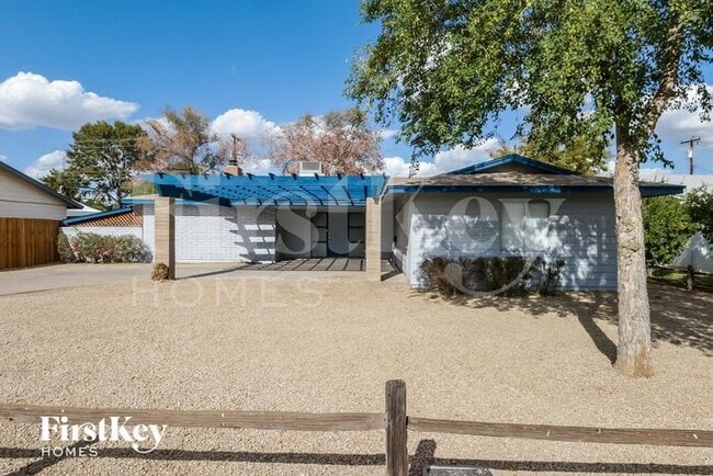 Building Photo - 328 E Balboa Dr