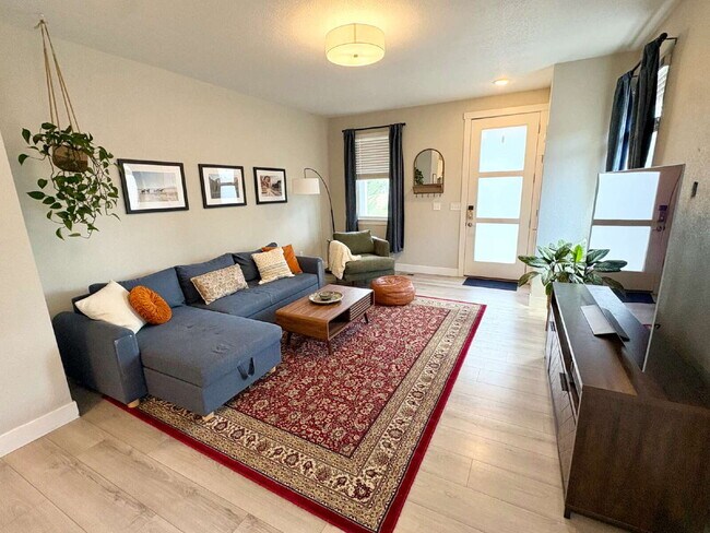 Building Photo - 3bd/2.5ba Paired Home in Trailside w/ side yard