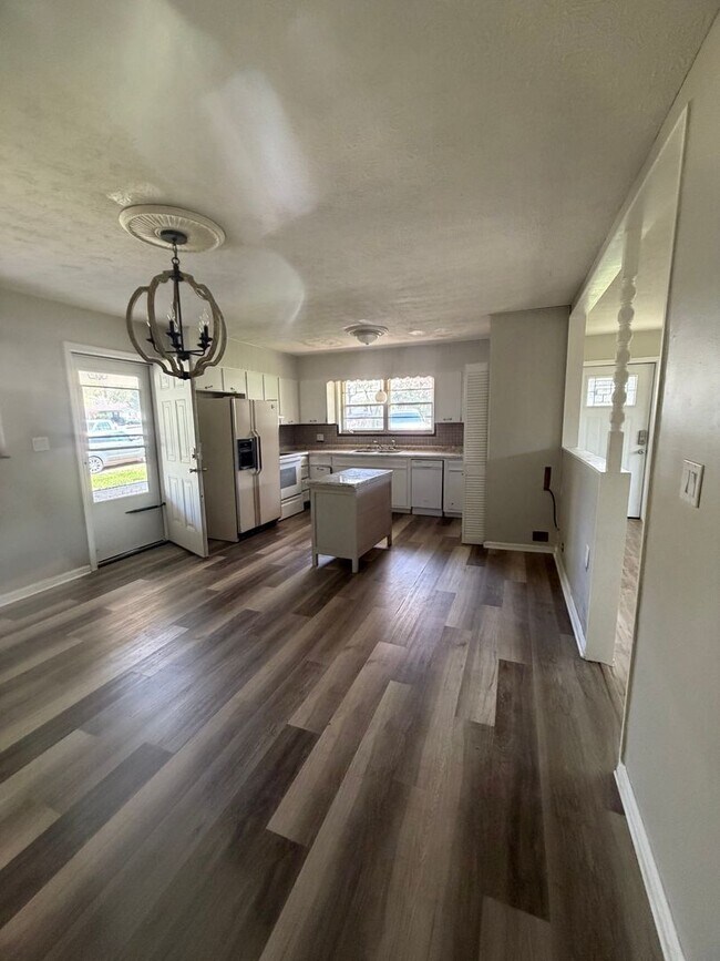 Foto del edificio - Alcoa City services and Schools 3 bedroom  home. call Debra Johnson 865-591-8281