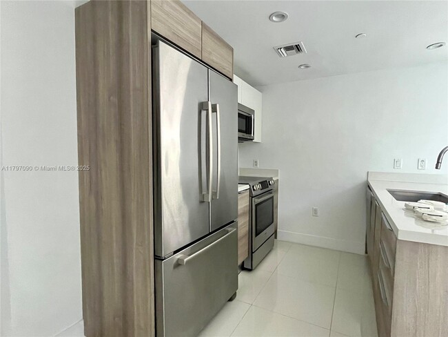Foto del edificio - 9940 W Bay Harbor Dr