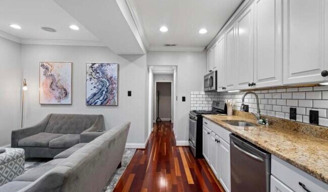 Foto del edificio - 1317 Adams St NE