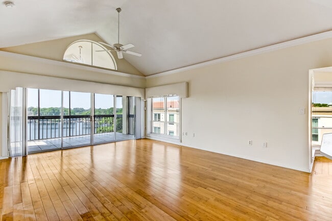 Building Photo - 204 Quayside Cir