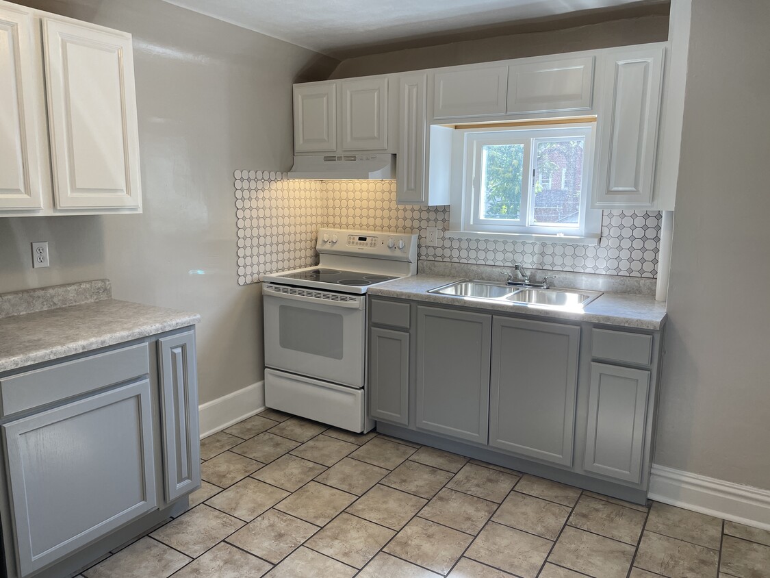 Newly remodeled kitchen with tiled backsplash - 884 N Main St