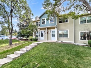 Building Photo - 7985 Lexington Park Dr