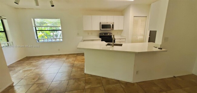 Building Photo - 9999 Summerbreeze Dr