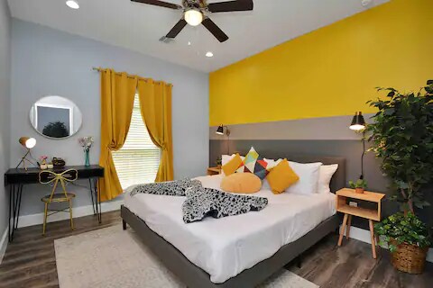 Foto del edificio - 8134 Mariah St