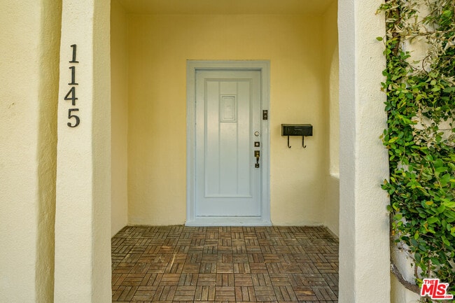 Building Photo - 1145 Poinsettia Dr