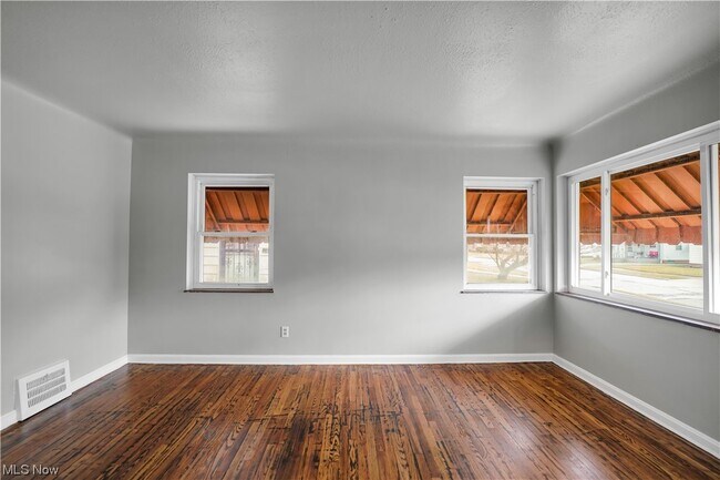 Foto del edificio - 12321 Southern Ave