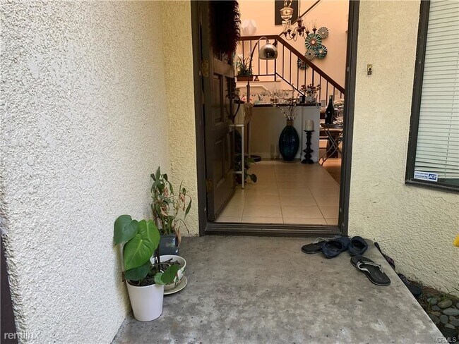 Building Photo - 3 br, 3 bath Townhome - 4432 Emerald St # 16