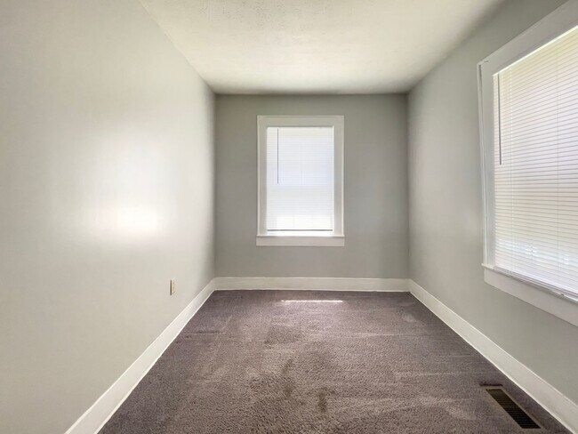 Foto del edificio - 1711 N Ball Ave