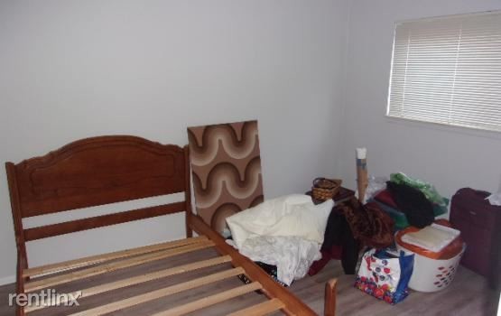 Foto del edificio - 2859 E Maple Rd