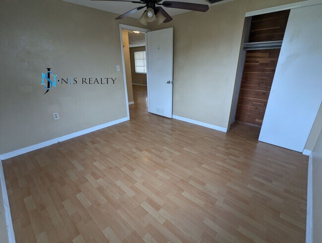 Building Photo - Beautiful, true 3 bed, 2bath home with 110...