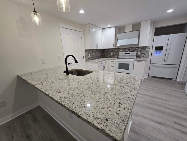 Foto del edificio - 200 Towne Overlook Dr