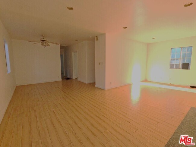 Foto del edificio - 1182 1/2 North Kingsley Dr-