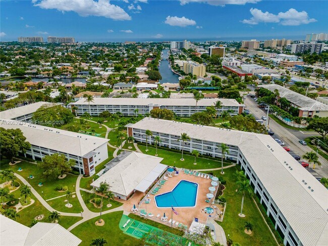 Foto del edificio - 2455 NE 51st St