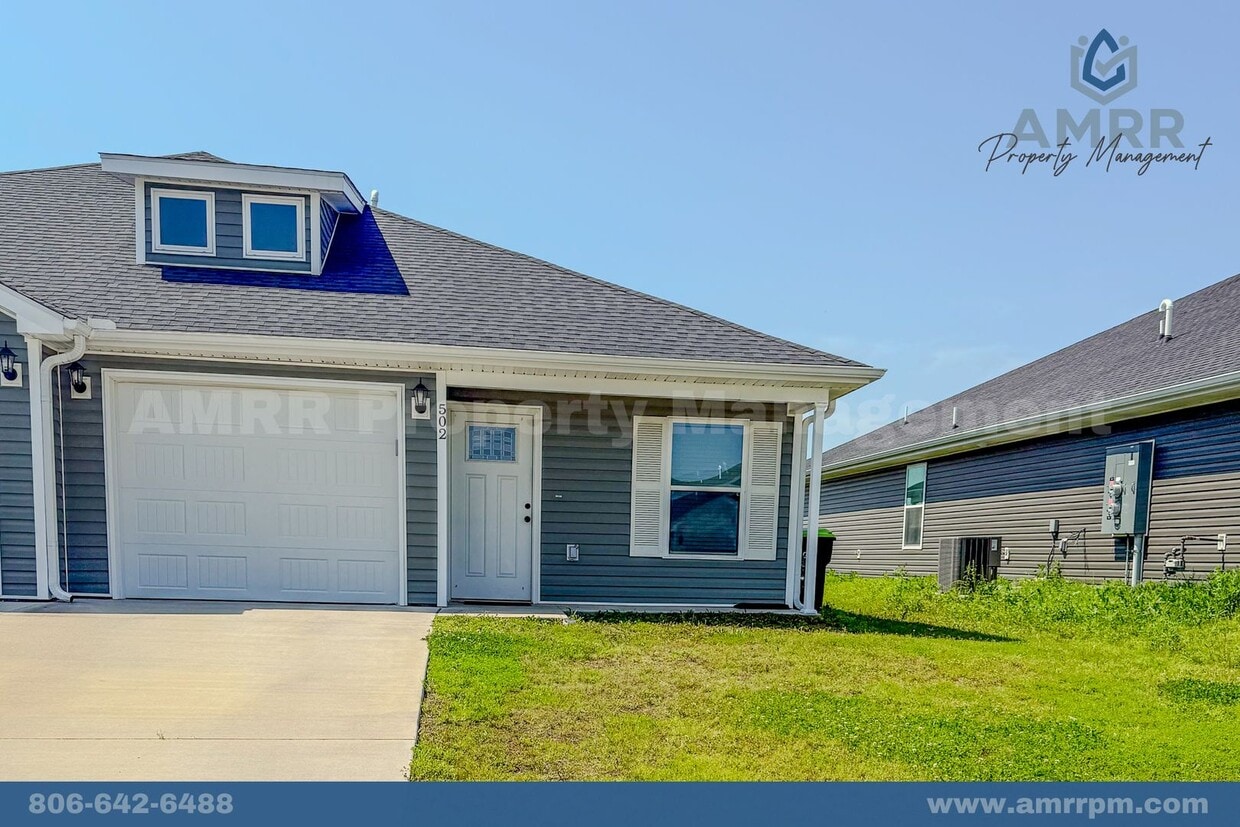 Primary Photo - 3-Bedroom Townhome In Suburban-Style Neigh...